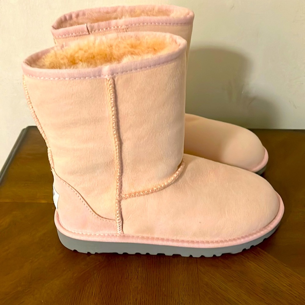 UGG Baby Pink Short Classic Size 4 New